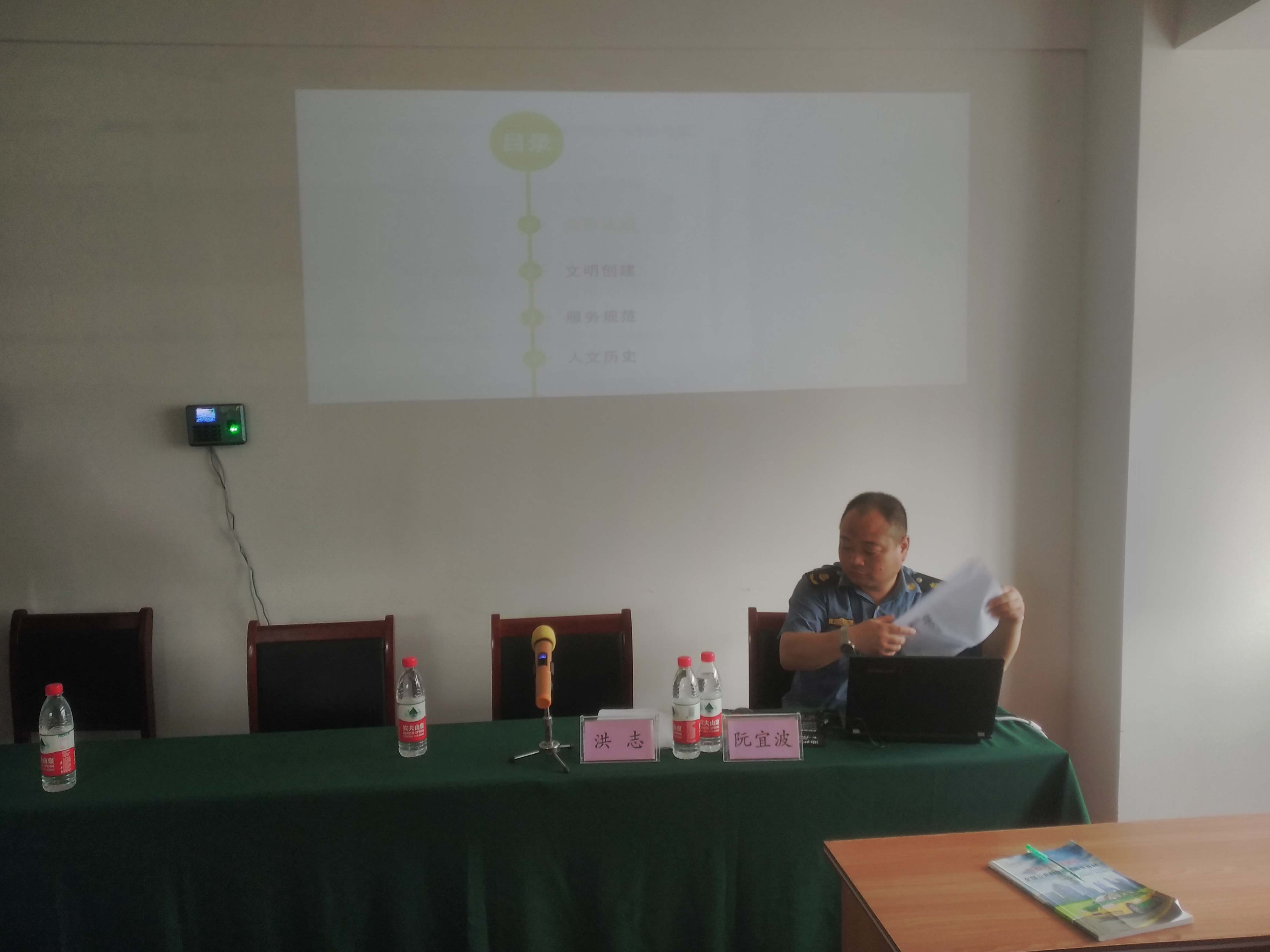 池州<a href=https://www.baidu.com/link?url=dgKSkufP4bZ6uqf7GZr9b3xoDRiXVAEknmXZ9T2NhKOFzOitZp6xhuTELc8EsQ8Q&wd=&eqid=867cbfa20269896800000006692cfa5a target=_blank class=infotextkey>通途交通培訓</a>公司舉辦池州市首批巡游出租車駕駛員繼續(xù)教育線下培訓班