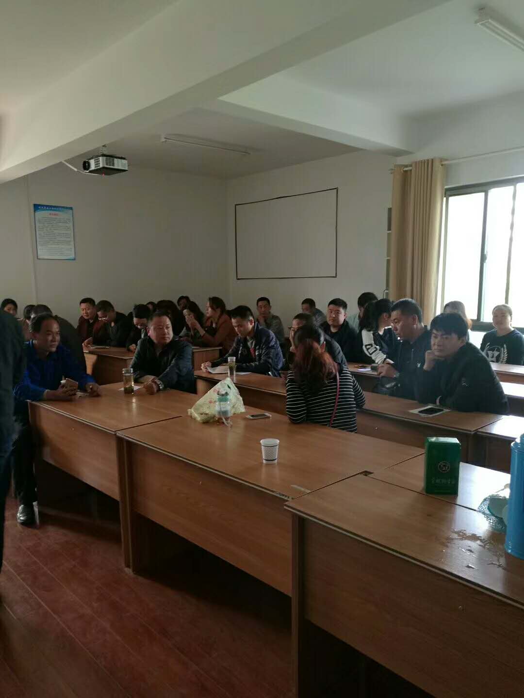 池州<a href=https://www.baidu.com/link?url=dgKSkufP4bZ6uqf7GZr9b3xoDRiXVAEknmXZ9T2NhKOFzOitZp6xhuTELc8EsQ8Q&wd=&eqid=867cbfa20269896800000006692cfa5a target=_blank class=infotextkey>通途交通培訓(xùn)</a>公司舉辦的第29批次出租汽車駕駛員從業(yè)資格考試合格率再創(chuàng)新高