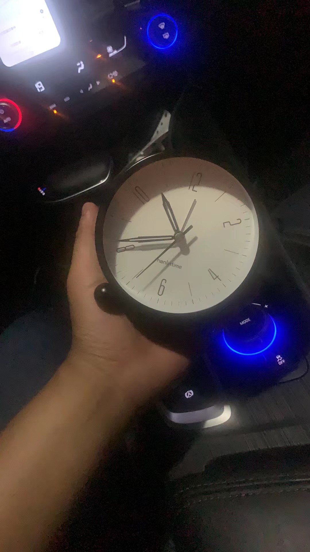 網(wǎng)約車司機，“卷”在車流里